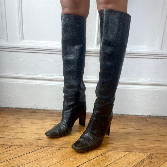 DKNY VTG 90s Embossed Leather Riding Boots Floral Motif Stacked Heel 7.5 Italy - Picture 4 of 11